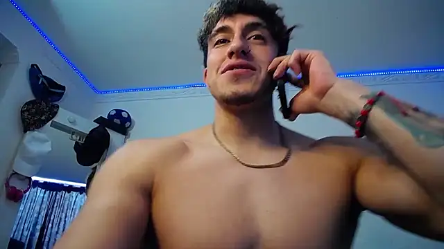 Snapshot of strongboy_ chatting on 8, 10, 2025 strongboy online show from 8, 10, 2025