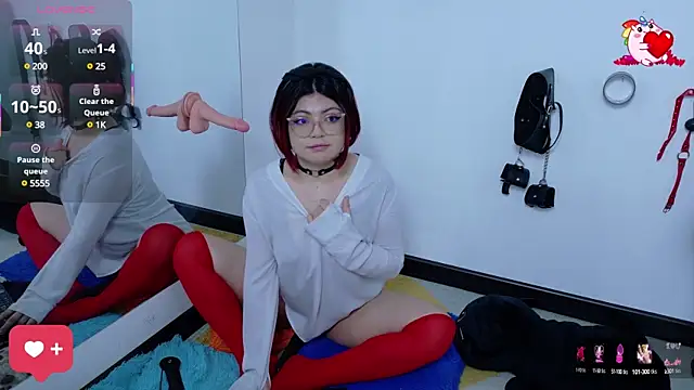 Catwhite  online show from 19, 3, 2025