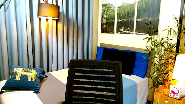 Snapshot of Anna_Leah chatting on 14, 1, 2025 Anna Leah online show from 14, 1, 2025