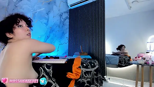 Katemoss70 online show from 31, 1, 2025