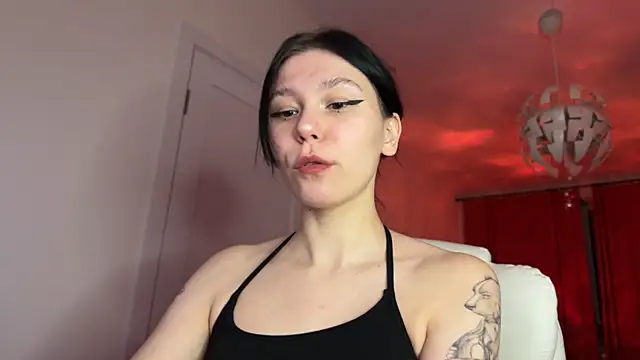 Snapshot of pinkdolly18 chatting on 1, 2, 2025 pinkdolly18 online show from 1, 2, 2025