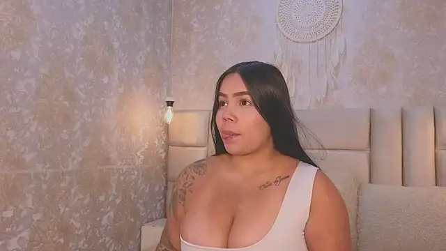 EmilyQueen3x online show from 6, 4, 2026