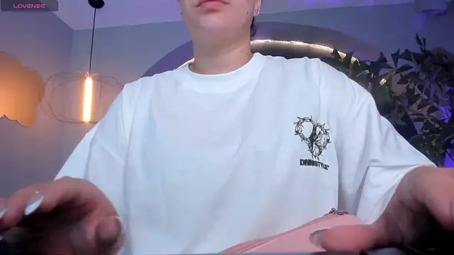 Snapshot of MartinnaBonnet chatting on 7, 2, 2025 MartinnaBonnet online show from 7, 2, 2025