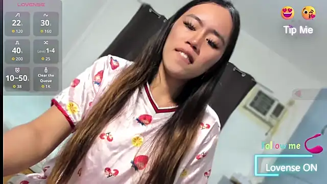 Snapshot of Emma_Jones88 chatting on 8, 10, 2025 Emma Jones88 online show from 8, 10, 2025