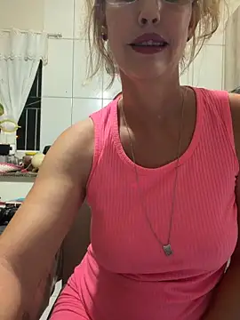 Snapshot of RAIRAsexy chatting on 15, 4, 2026 RAIRAsexy online show from 15, 4, 2026