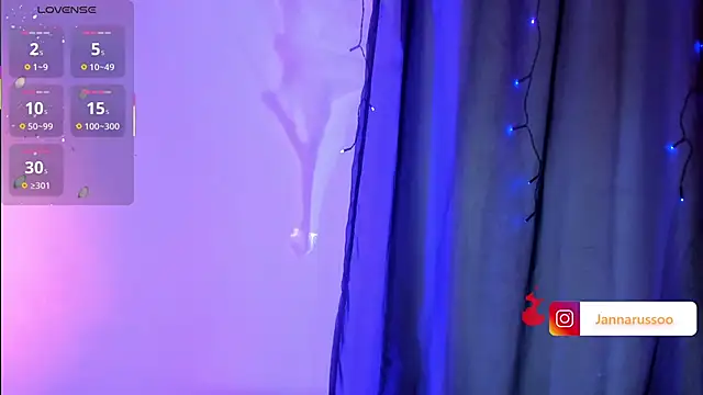 Snapshot of EmmaRusso chatting on 16, 10, 2025 EmmaRusso online show from 16, 10, 2025