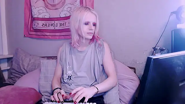 Alien Bella online show from 18, 12, 2025