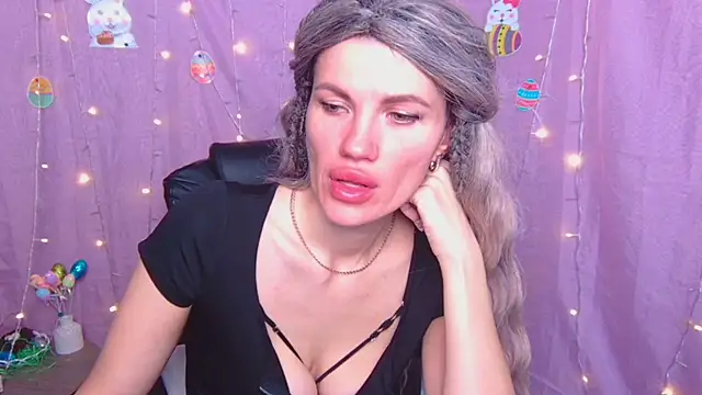 MilaLoona online show from 9, 4, 2026