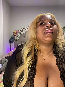 Snapshot of BigFineSelena chatting on 2, 1, 2025 BigFineSelena online show from 2, 1, 2025