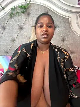 Snapshot of BigFineSelena chatting on 14, 12, 2025 BigFineSelena online show from 14, 12, 2025