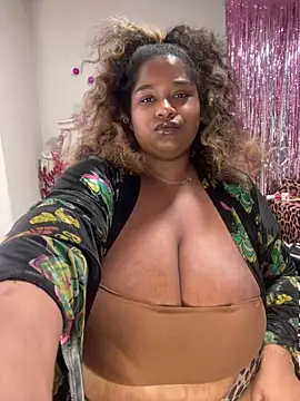 Snapshot of BigFineSelena chatting on 6, 2, 2026 BigFineSelena online show from 6, 2, 2026