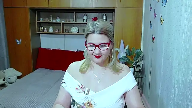 LucilleFenlys online show from 25, 5, 2026