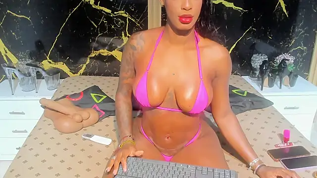 NahomyOwen online show from 28, 2, 2026