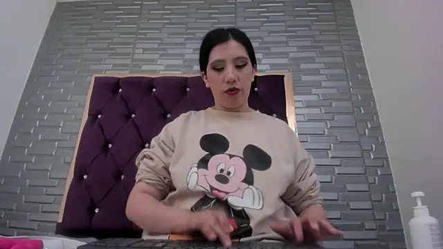 Snapshot of AntoneellaF chatting on 22, 1, 2025 AntoneellaF online show from 22, 1, 2025