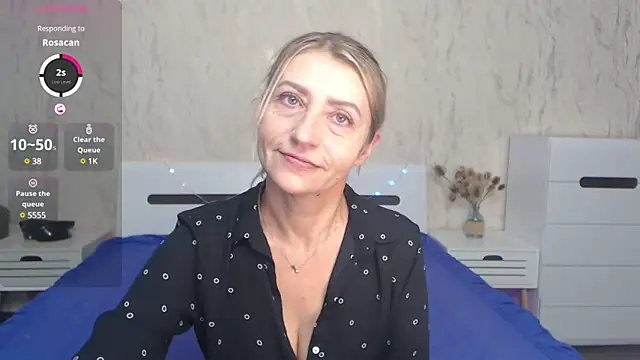 ZoeGrant online show from 8, 2, 2025