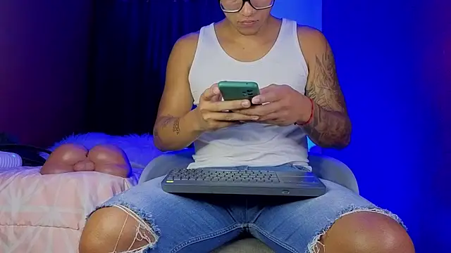 TomLover 12 online show from 8, 10, 2025