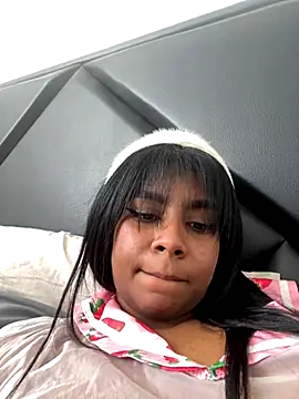 Snapshot of CuteEbony1 chatting on 8, 10, 2025 CuteEbony1 online show from 8, 10, 2025