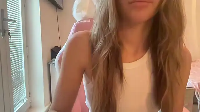 Lillymariee online show from 1, 1, 2025