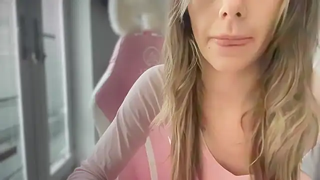 Lillymariee online show from 4, 1, 2025