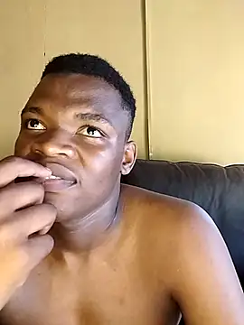 Snapshot of Ellonson chatting on 10, 12, 2024 Ellonson online show from 10, 12, 2024