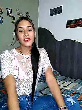 Snapshot of Little_Naughty_Nicole chatting on 14, 4, 2026 Little Naughty Nicole online show from 14, 4, 2026