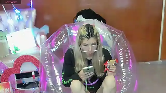 Snapshot of Skinygirl chatting on 13, 2, 2026 Skinygirl online show from 13, 2, 2026