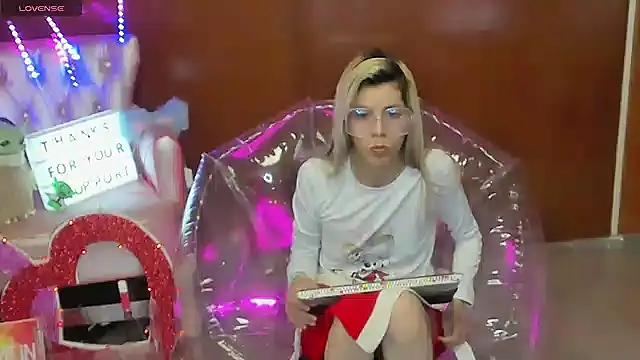 Snapshot of Skinygirl chatting on 25, 2, 2026 Skinygirl online show from 25, 2, 2026