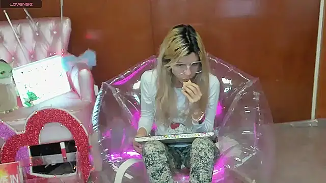 Snapshot of Skinygirl chatting on 26, 2, 2026 Skinygirl online show from 26, 2, 2026