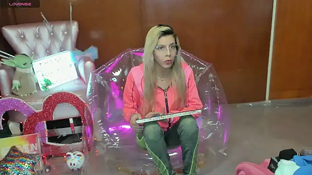 Snapshot of Skinygirl chatting on 5, 3, 2026 Skinygirl online show from 5, 3, 2026