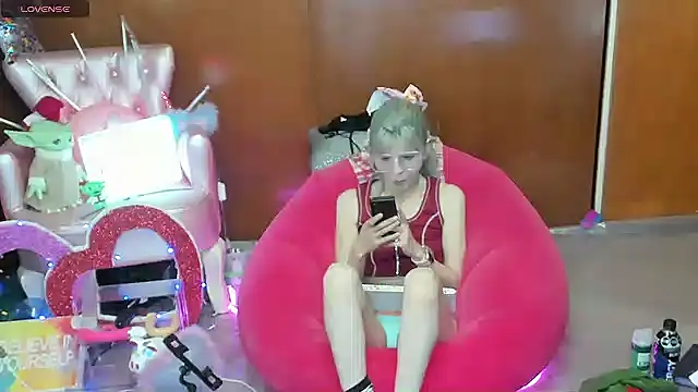 Snapshot of Skinygirl chatting on 12, 5, 2026 Skinygirl online show from 12, 5, 2026
