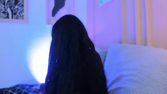 lucy neil online show from 28, 2, 2026