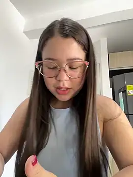 Lucyklein2022 online show from 15, 12, 2024