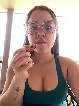 Lucyklein2022 online show from 22, 2, 2025