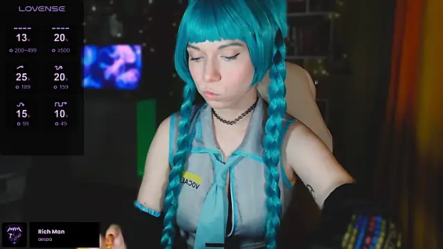 Snapshot of freya_sunny chatting on 12, 9, 2025 freya sunny online show from 12, 9, 2025