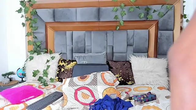 BellaKarla online show from 10, 3, 2025