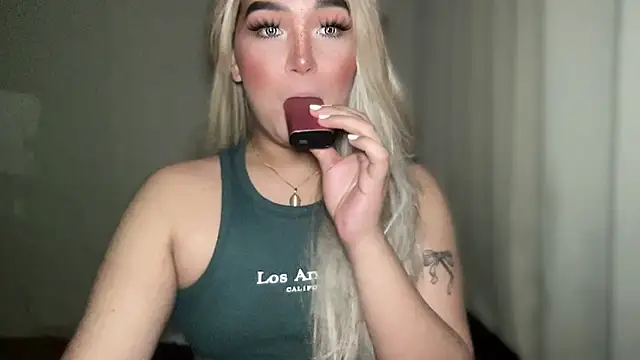 Snapshot of MissCataleyaxxx chatting on 13, 3, 2025 MissCataleyaxxx online show from 13, 3, 2025