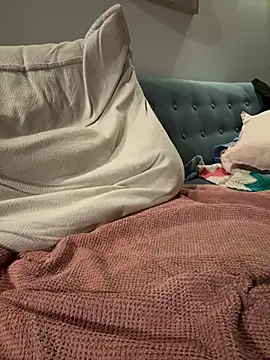 Snapshot of GrowHuge chatting on 17, 2, 2025 GrowHuge online show from 17, 2, 2025