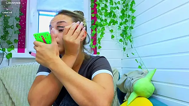 Misss Vikk online show from 24, 9, 2025