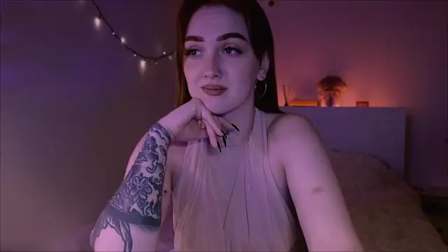 LilyFarey online show from 3, 3, 2025