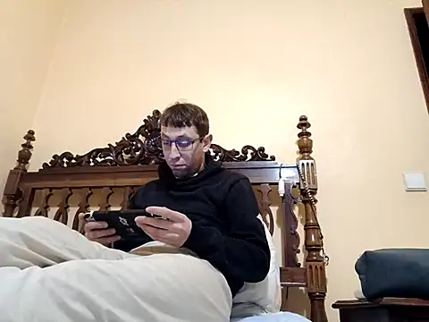 White rabbit  online show from 25, 11, 2025