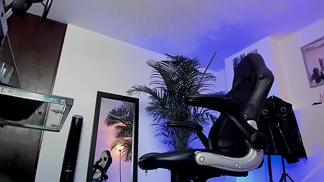 MrFrank tattoo online show from 28, 12, 2024