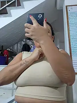 Snapshot of LizzRouse chatting on 4, 11, 2025 LizzRouse online show from 4, 11, 2025