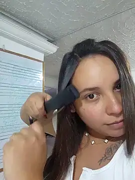 Snapshot of LizzRouse chatting on 5, 11, 2025 LizzRouse online show from 5, 11, 2025