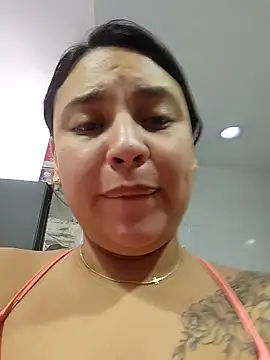 Snapshot of LizzRouse chatting on 10, 11, 2025 LizzRouse online show from 10, 11, 2025