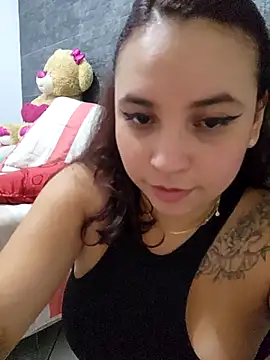 Snapshot of LizzRouse chatting on 4, 12, 2025 LizzRouse online show from 4, 12, 2025