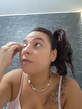 Snapshot of LizzRouse chatting on 18, 12, 2025 LizzRouse online show from 18, 12, 2025