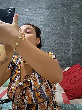 Snapshot of LizzRouse chatting on 22, 12, 2025 LizzRouse online show from 22, 12, 2025