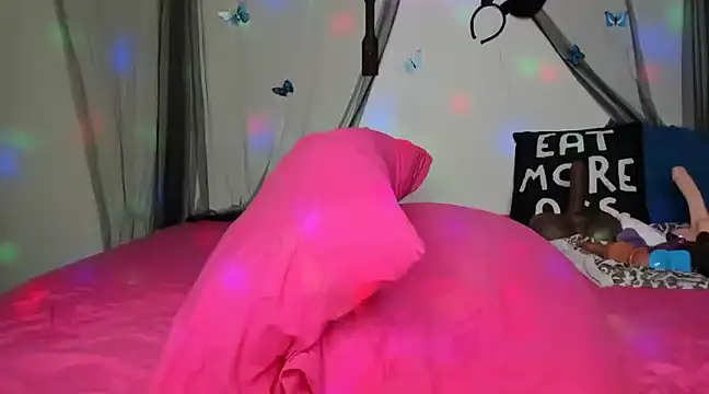 Snapshot of ThickAssRena chatting on 12, 1, 2025 ThickAssRena online show from 12, 1, 2025