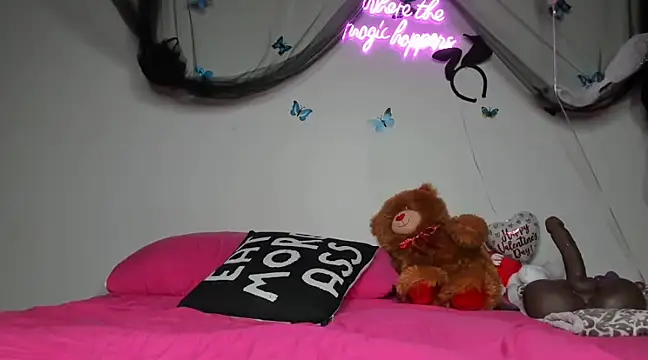 Snapshot of ThickAssRena chatting on 17, 2, 2025 ThickAssRena online show from 17, 2, 2025