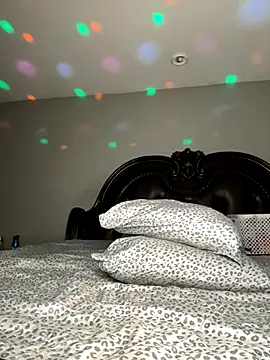 Snapshot of ThickAssRena chatting on 5, 10, 2025 ThickAssRena online show from 5, 10, 2025